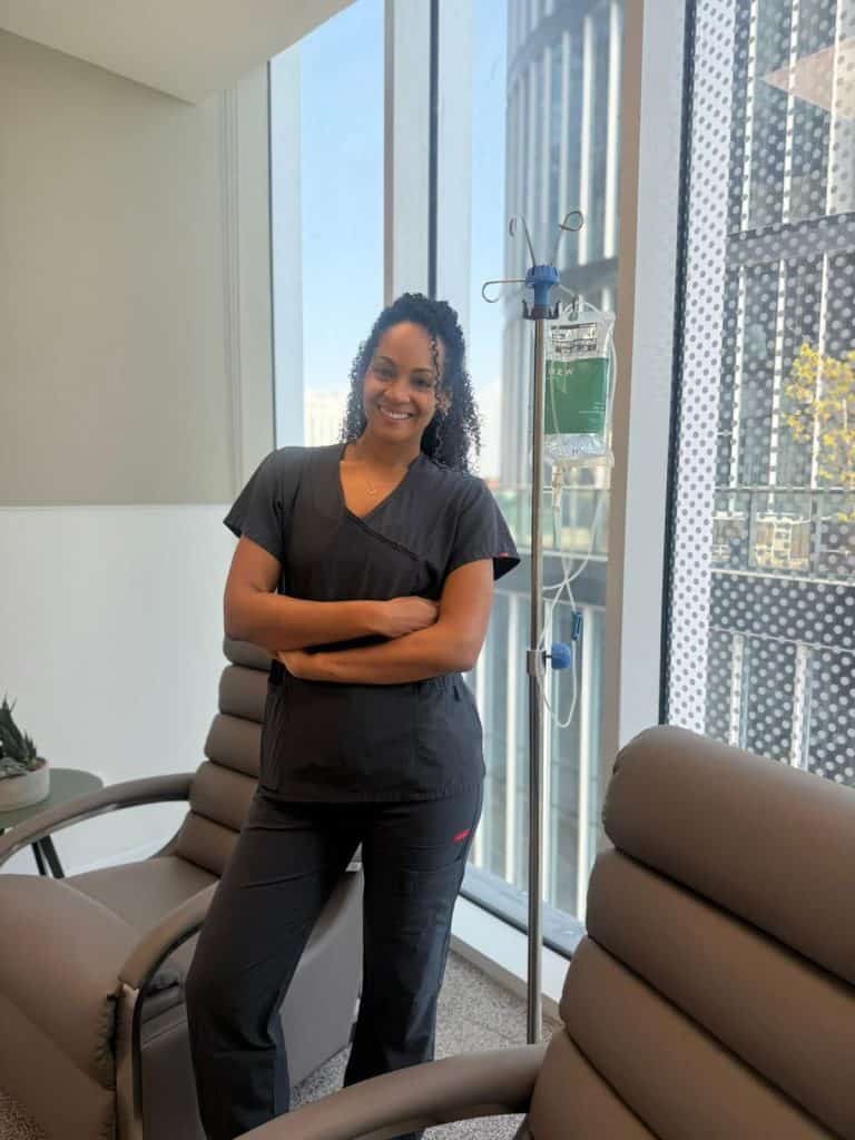 ד"ר אדיי לוסיאן, הרופאה האחראית על עירויי ויטמינים ב-In&Out Clinic