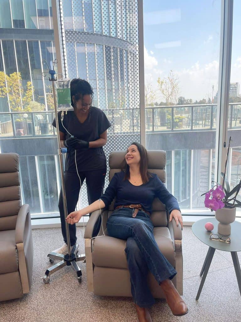 עירוי ויטמינים באין אנד אאוט קליניק