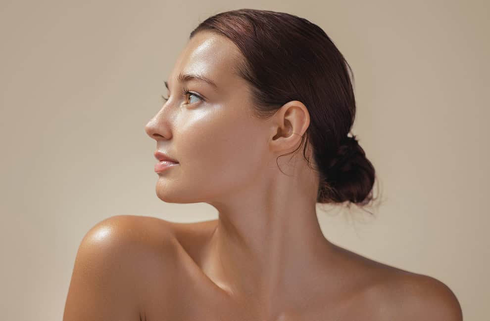 טיפול לחיטוב שרירי הפנים, למיצוק ולשיפור מראה העור ב-TriLift באין אנד אאוט קליניק